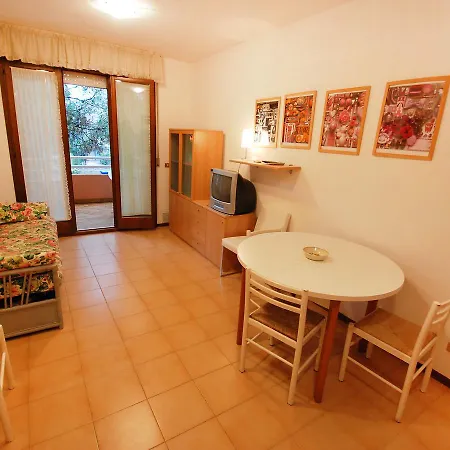 Locazione Turistica Condominio Primavera 아파트 *