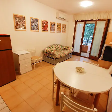 Locazione Turistica Condominio Primavera 아파트 *
