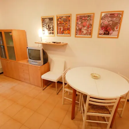 Locazione Turistica Condominio Primavera * 리그나노 사비아도로